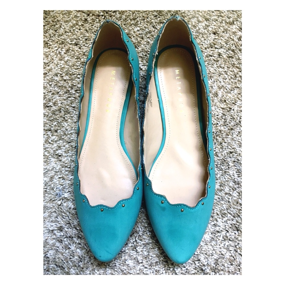 Metaphor Pointed toe flats